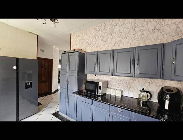 3 BEDROOM HOUSE FOR SALE IN EAST TOWN